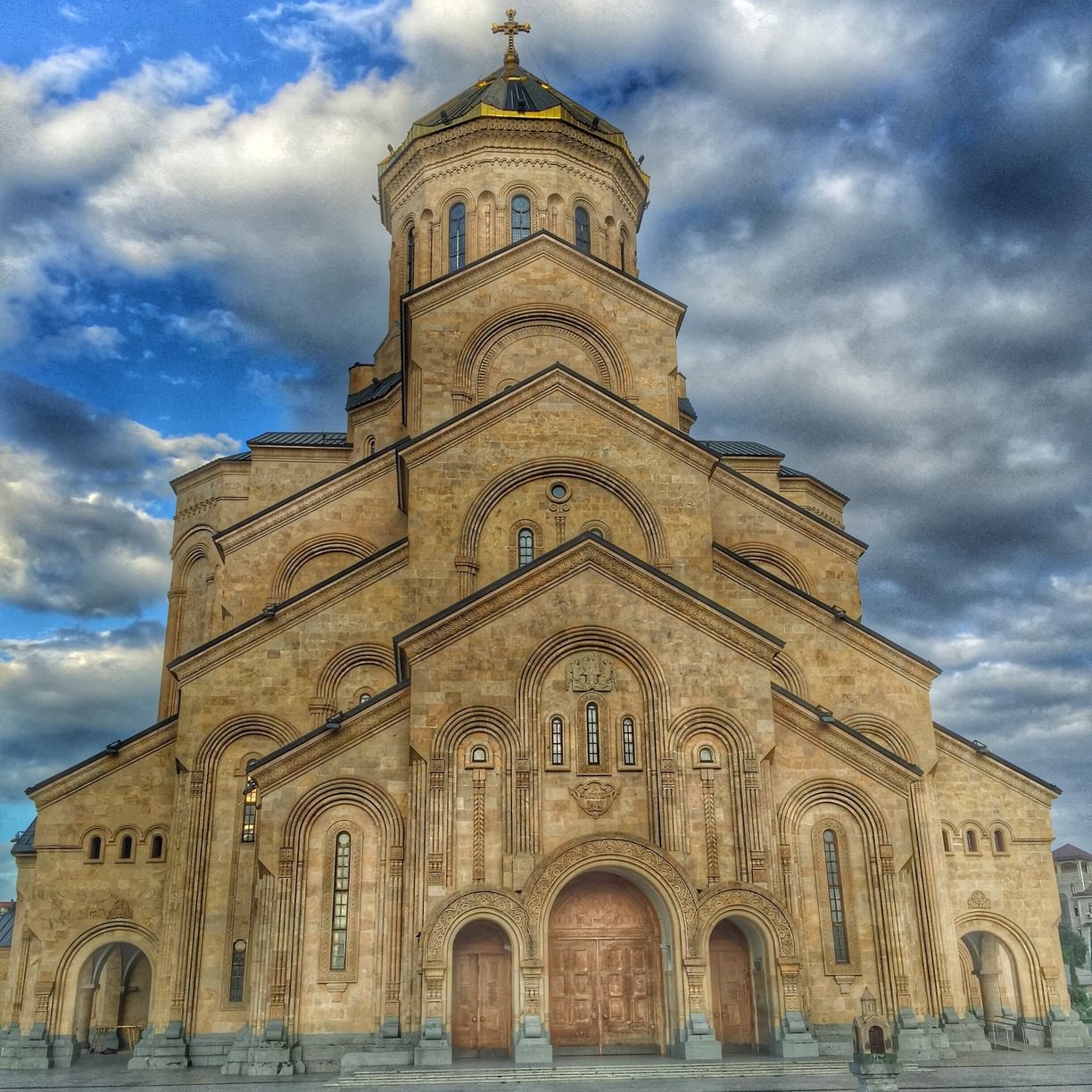 Храм Самеба в Тбилиси