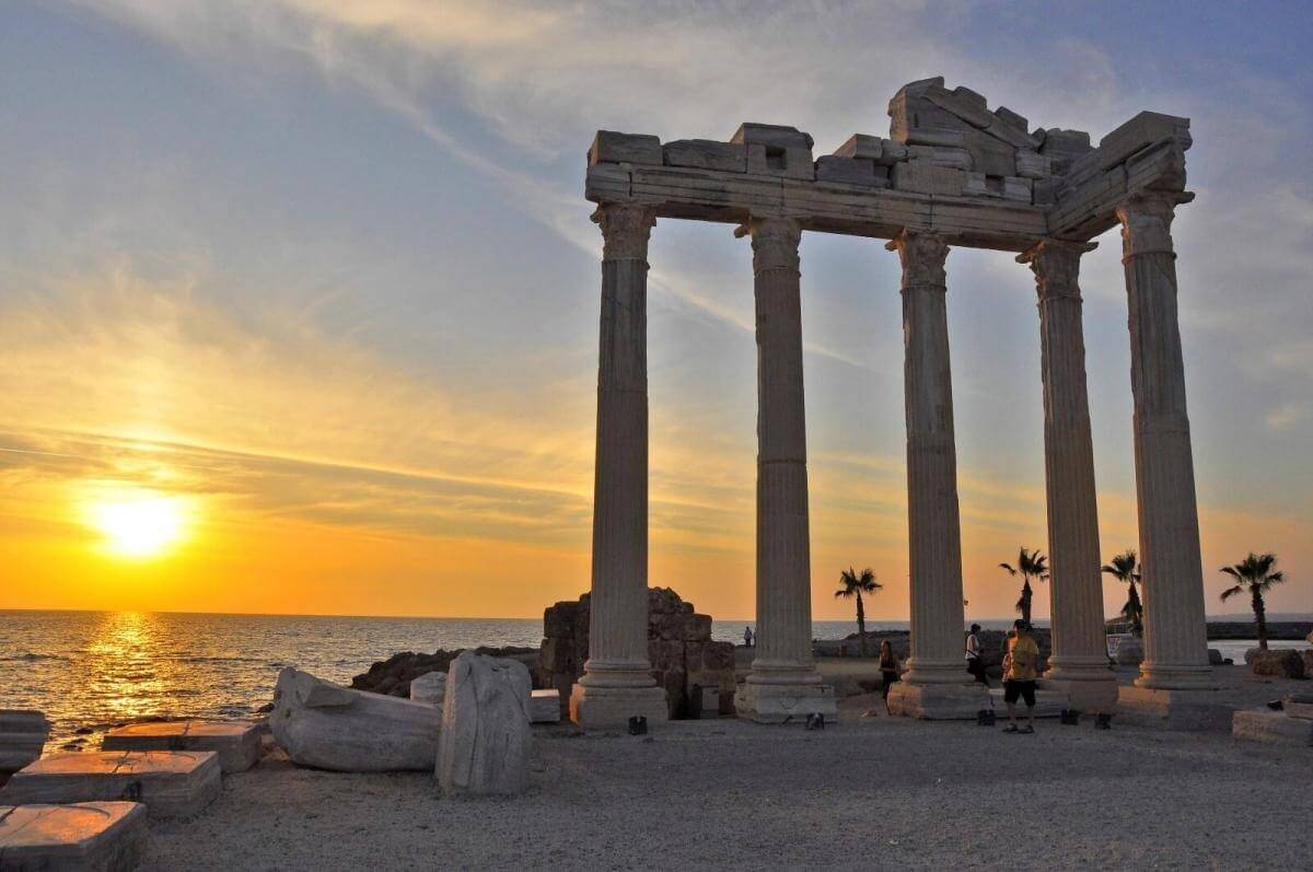 khram apollona